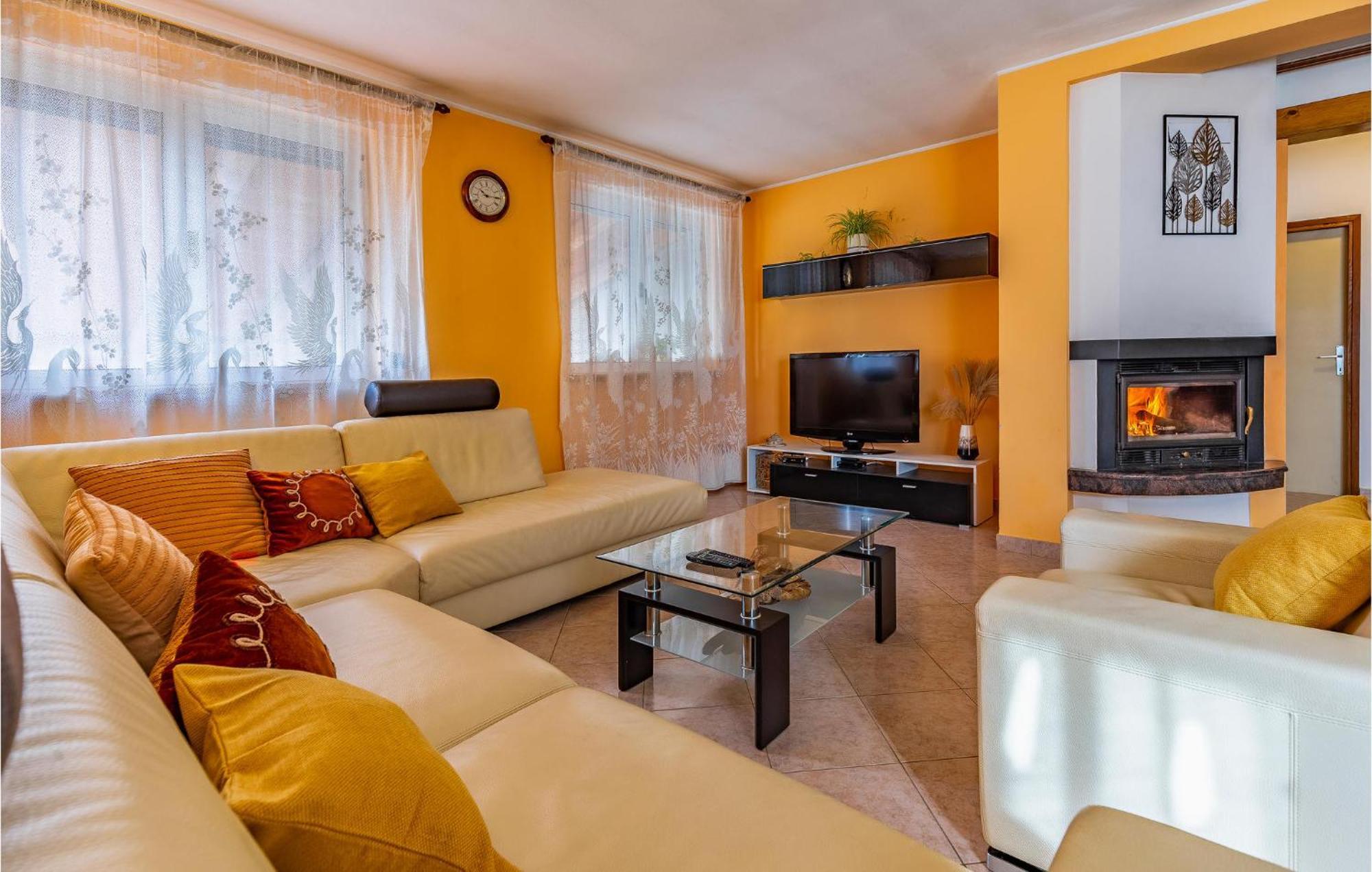 Lovely Home In Sisan With Outdoor Swimming Pool Luaran gambar