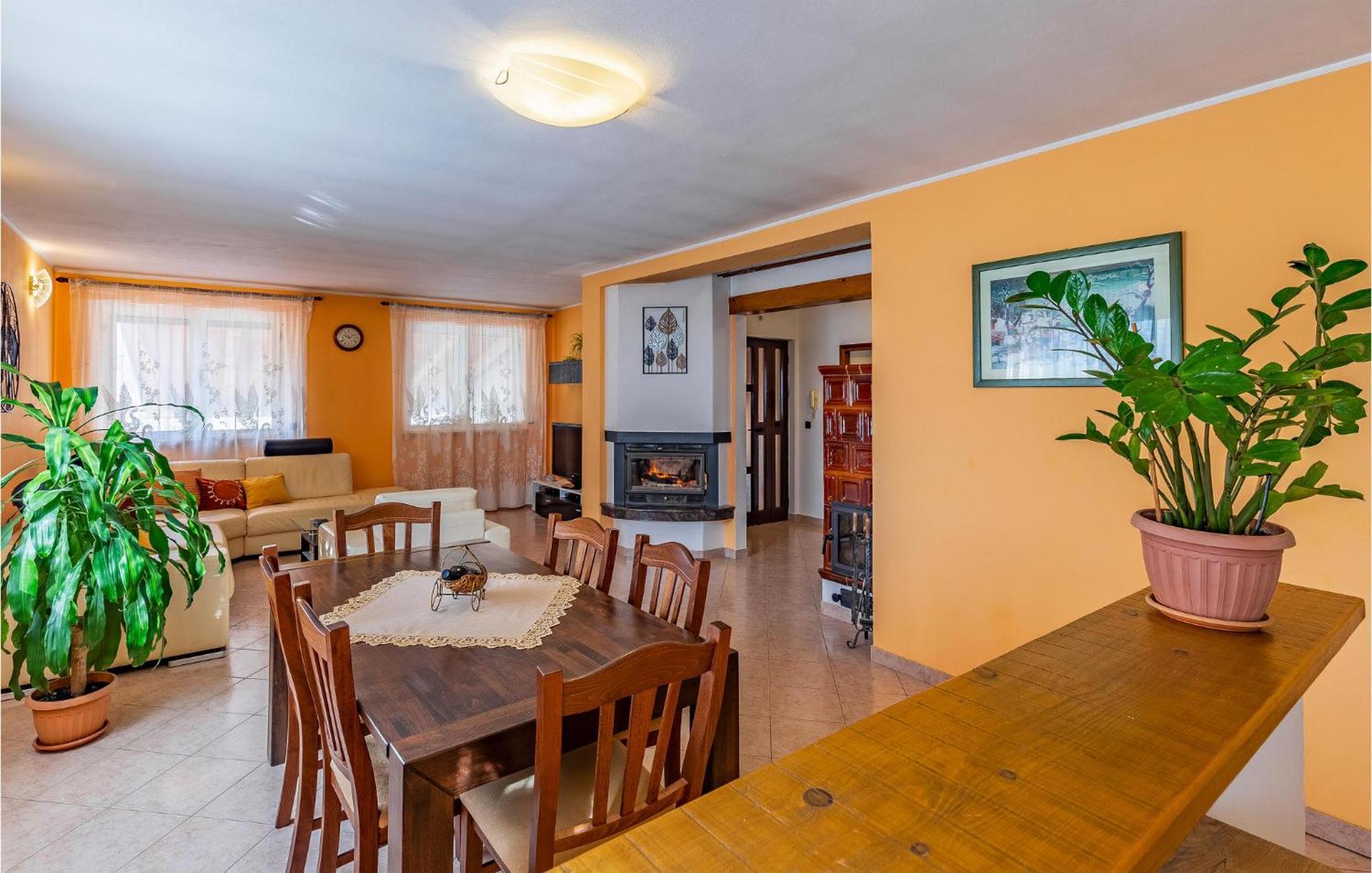 Lovely Home In Sisan With Outdoor Swimming Pool Luaran gambar