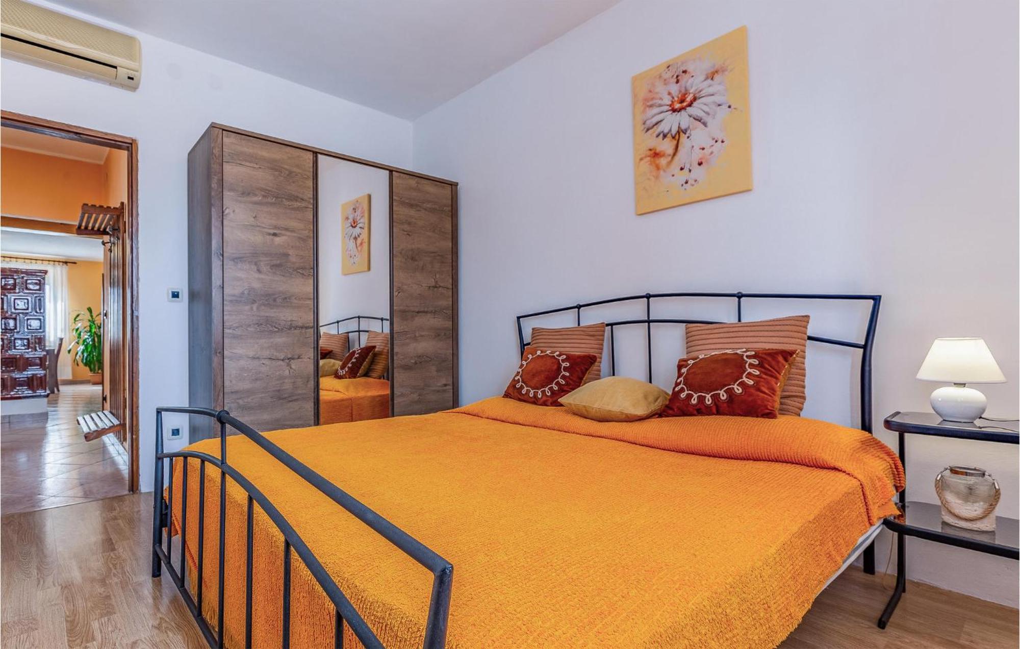 Lovely Home In Sisan With Outdoor Swimming Pool Luaran gambar