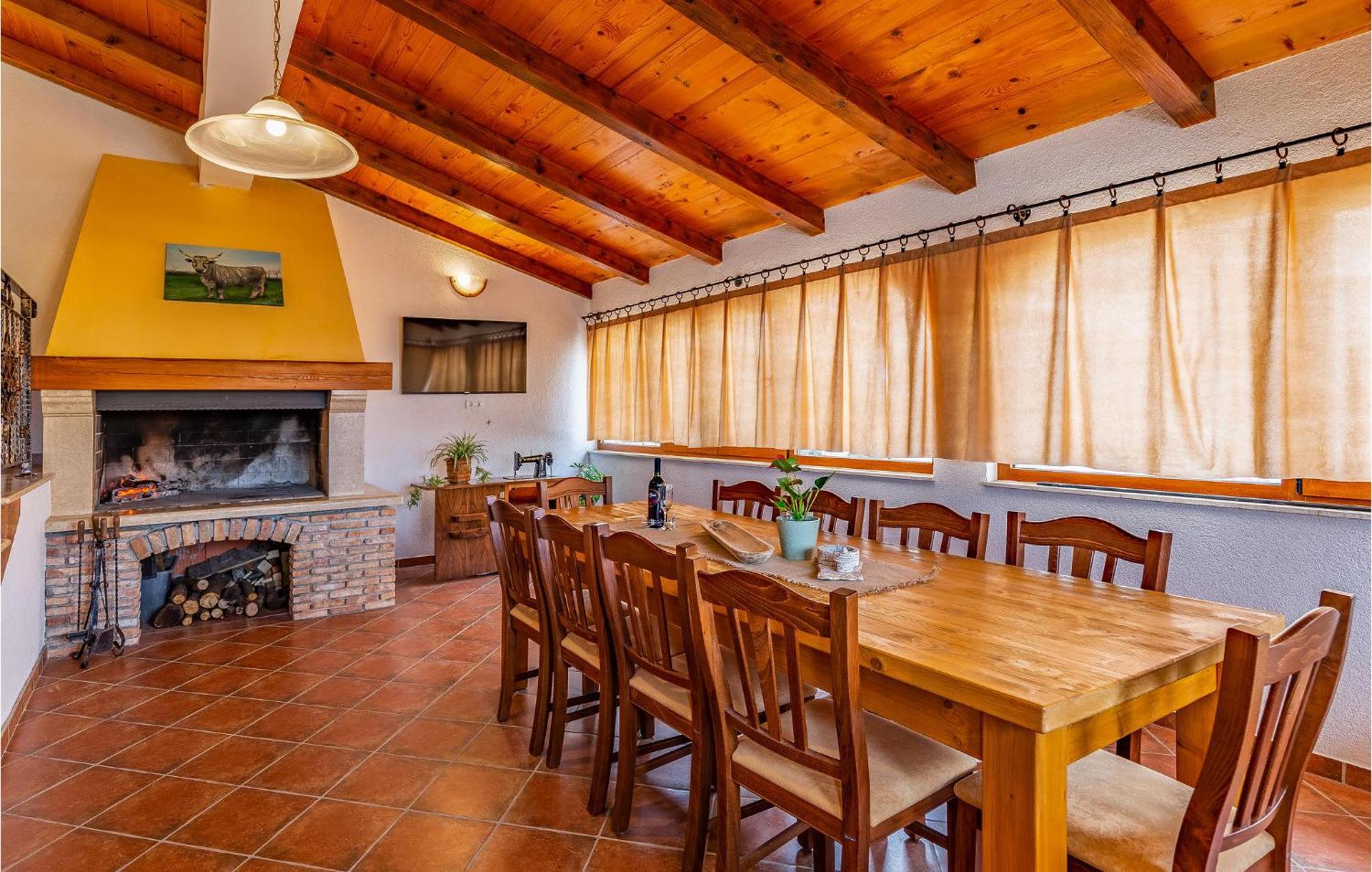 Lovely Home In Sisan With Outdoor Swimming Pool Luaran gambar