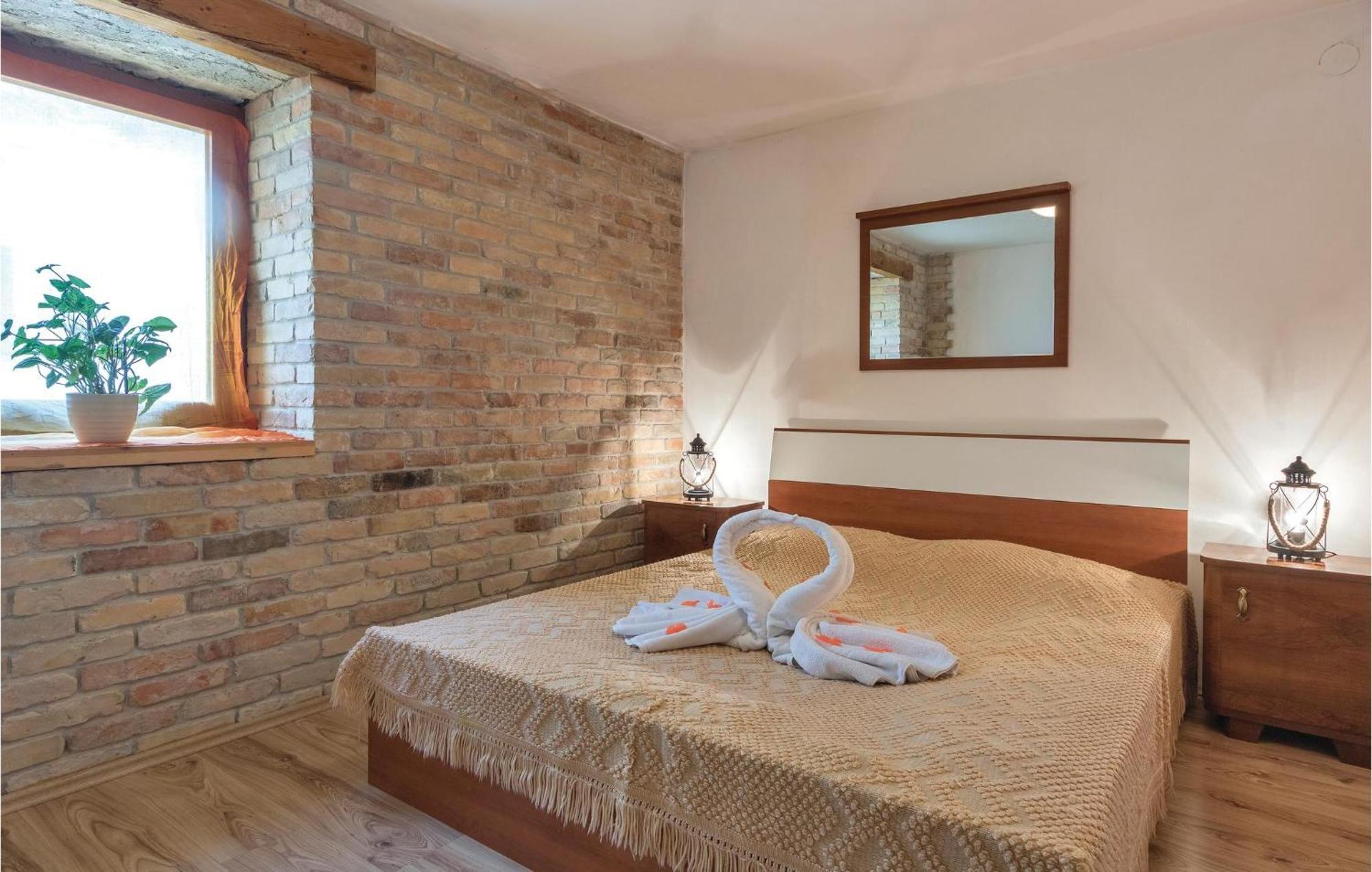 Lovely Home In Sisan With Outdoor Swimming Pool Luaran gambar