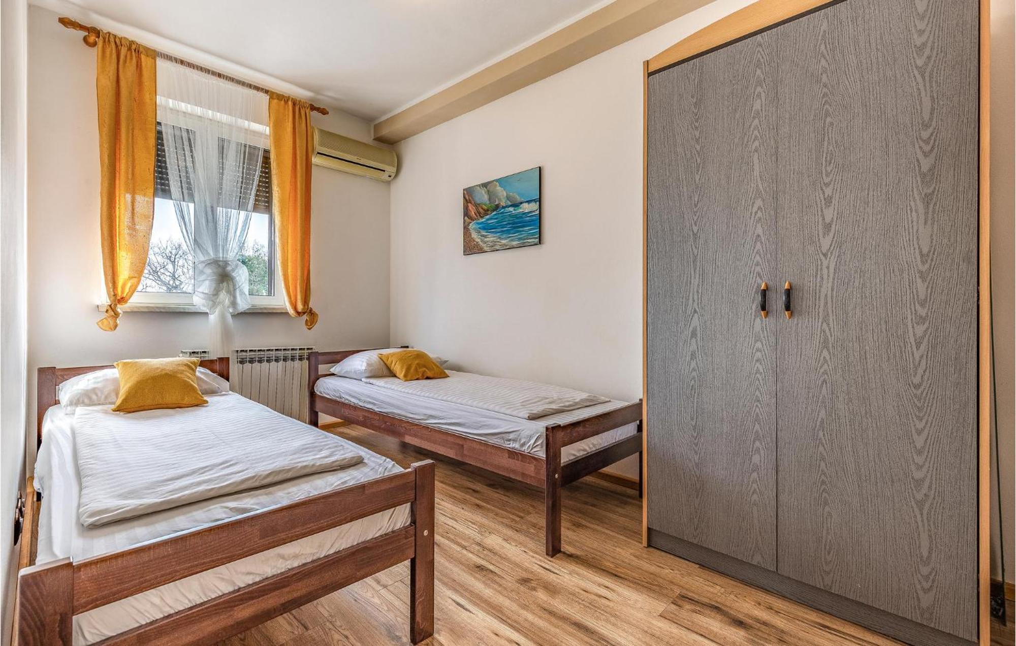 Lovely Home In Sisan With Outdoor Swimming Pool Luaran gambar