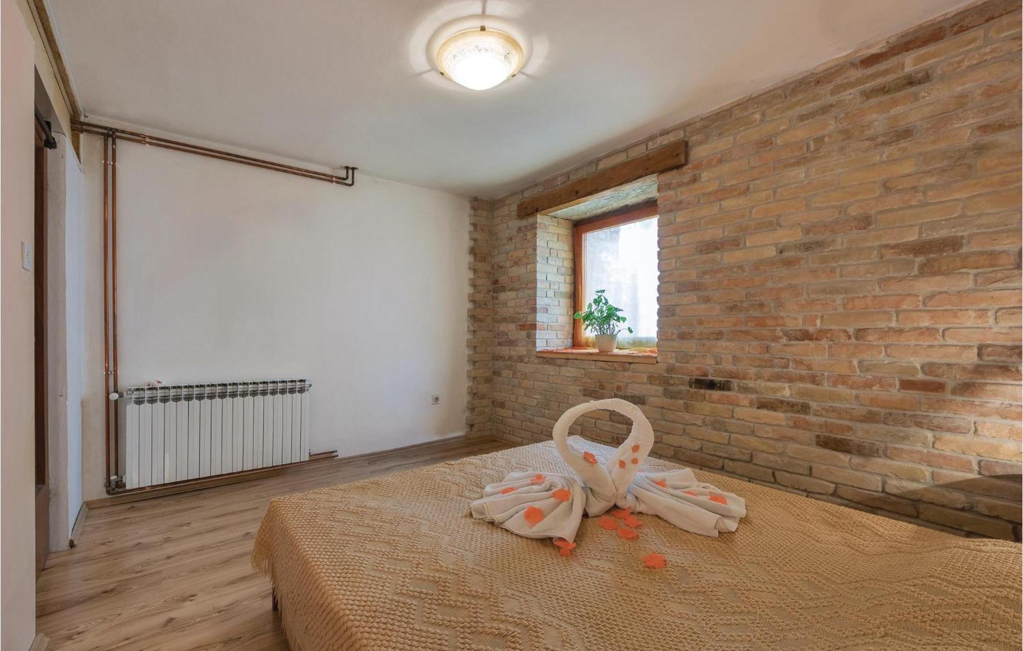 Lovely Home In Sisan With Outdoor Swimming Pool Luaran gambar