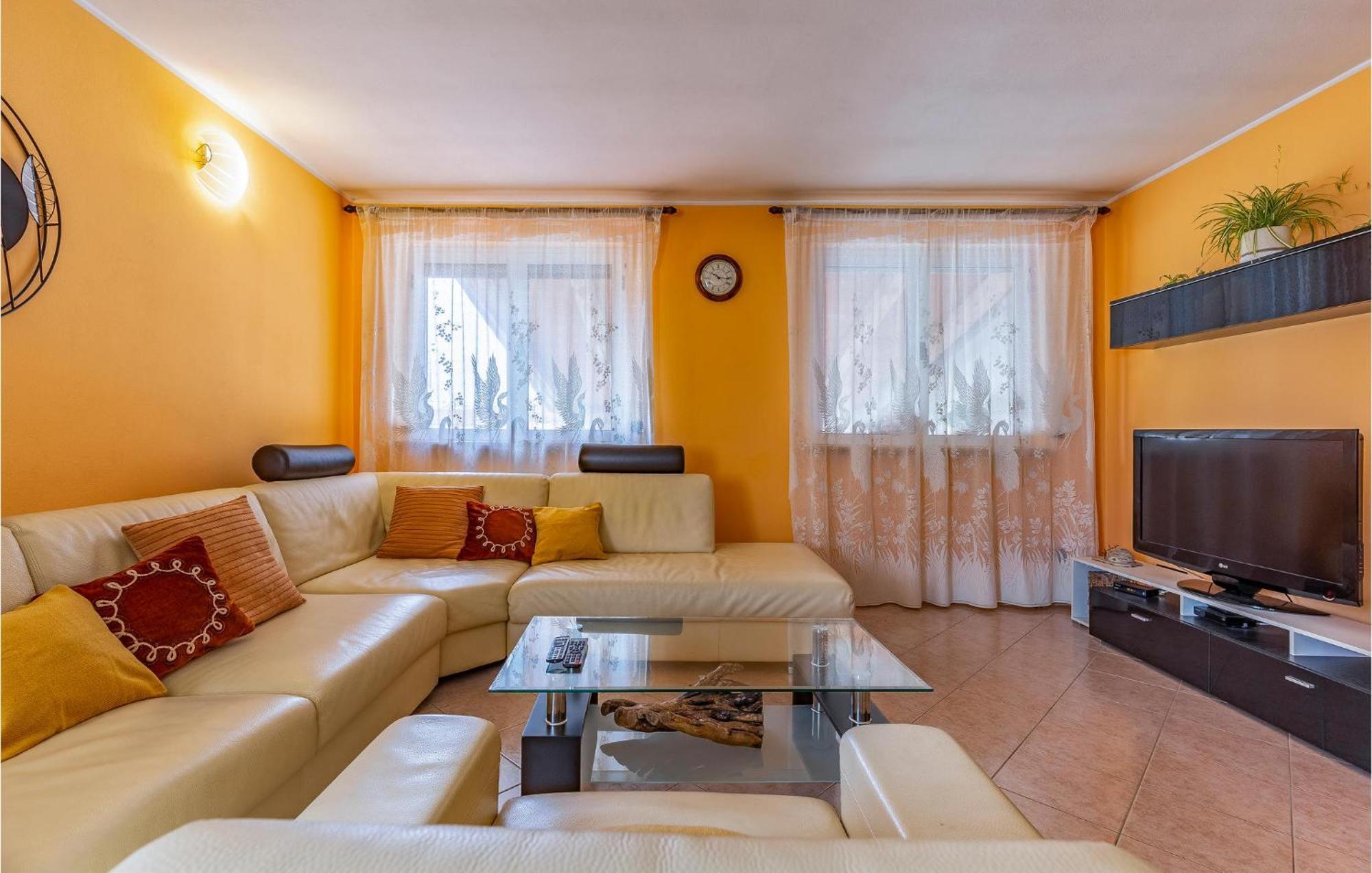 Lovely Home In Sisan With Outdoor Swimming Pool Luaran gambar